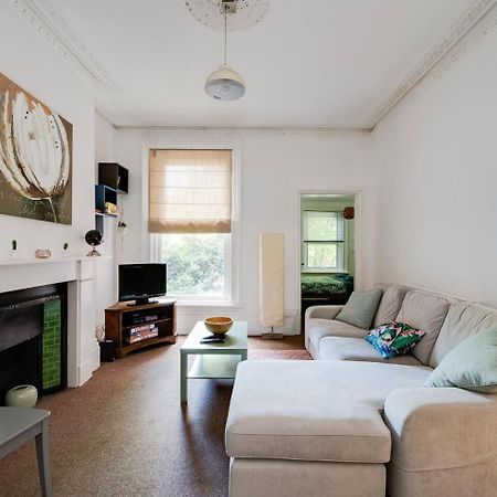 Family Friendly Flat Just Minutes From The Beach! Portsmouth Eksteriør bilde