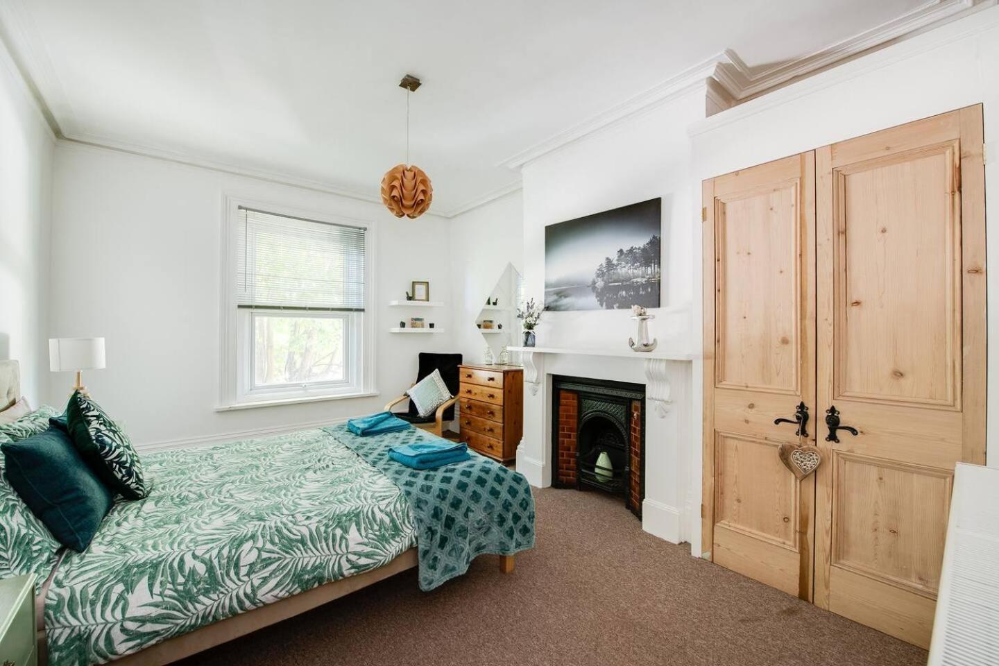Family Friendly Flat Just Minutes From The Beach! Portsmouth Eksteriør bilde