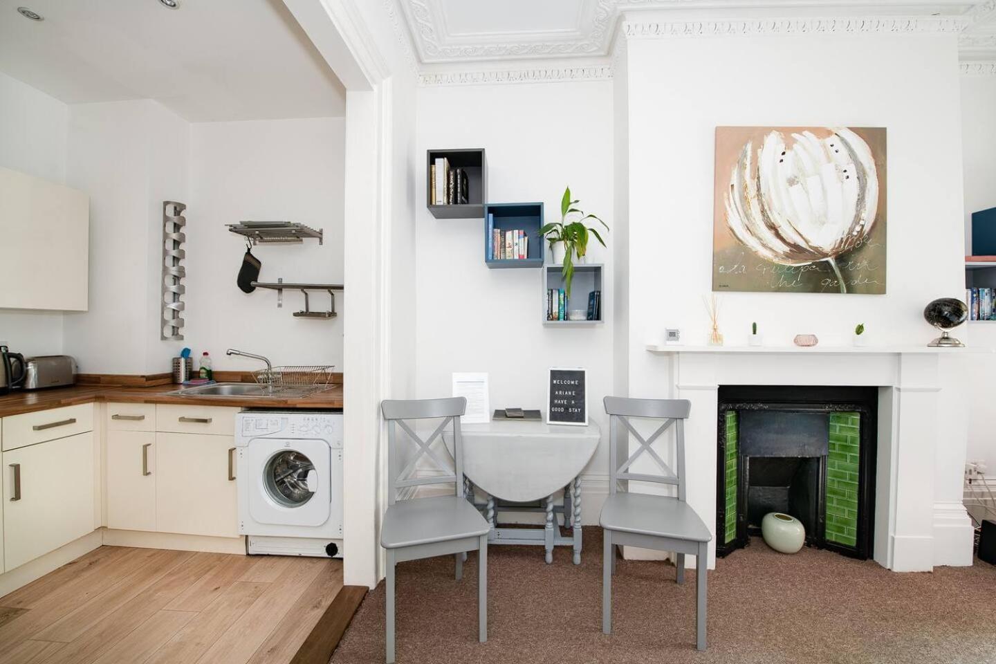 Family Friendly Flat Just Minutes From The Beach! Portsmouth Eksteriør bilde