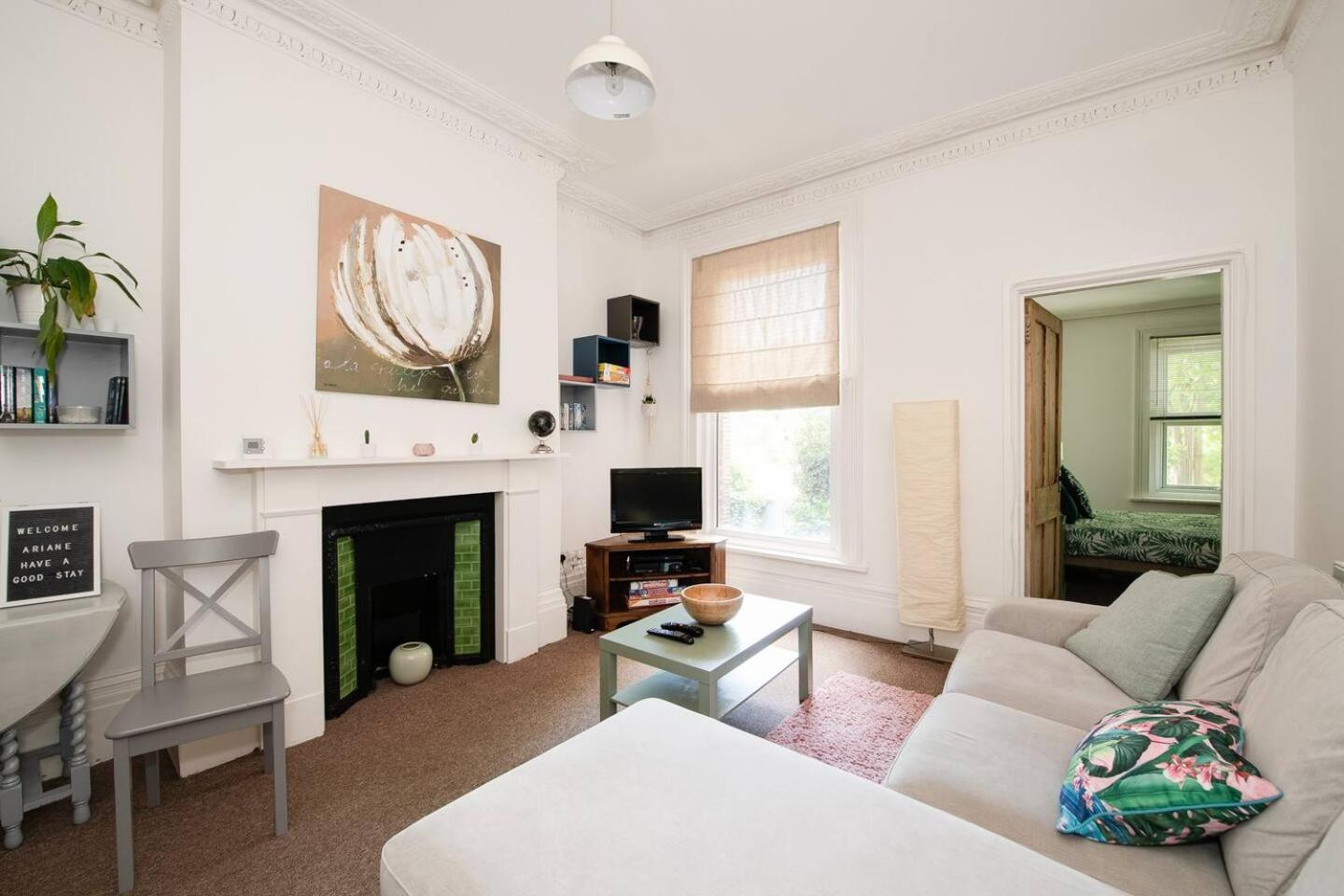 Family Friendly Flat Just Minutes From The Beach! Portsmouth Eksteriør bilde
