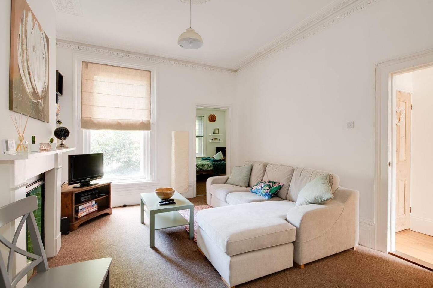 Family Friendly Flat Just Minutes From The Beach! Portsmouth Eksteriør bilde