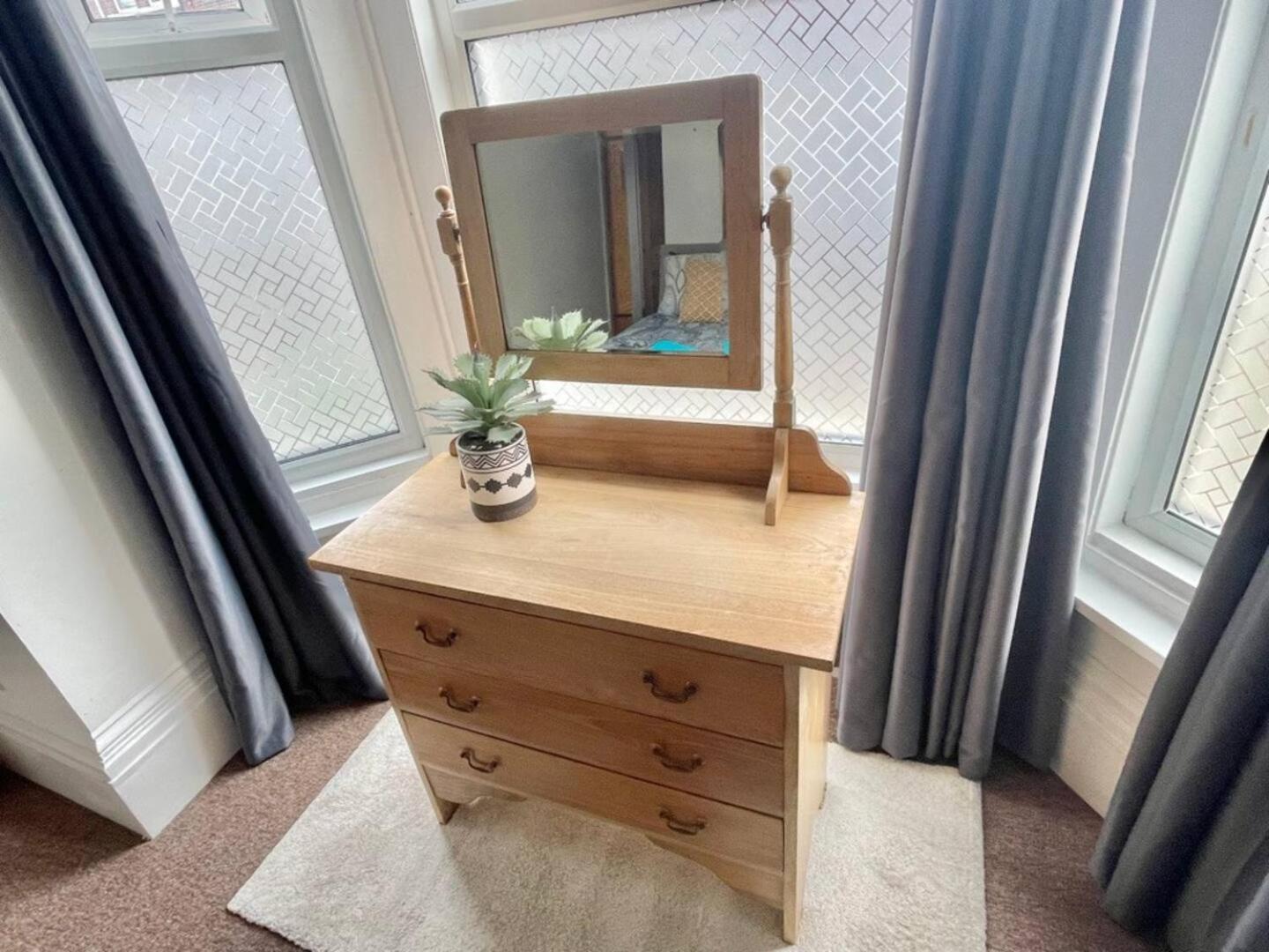 Family Friendly Flat Just Minutes From The Beach! Portsmouth Eksteriør bilde