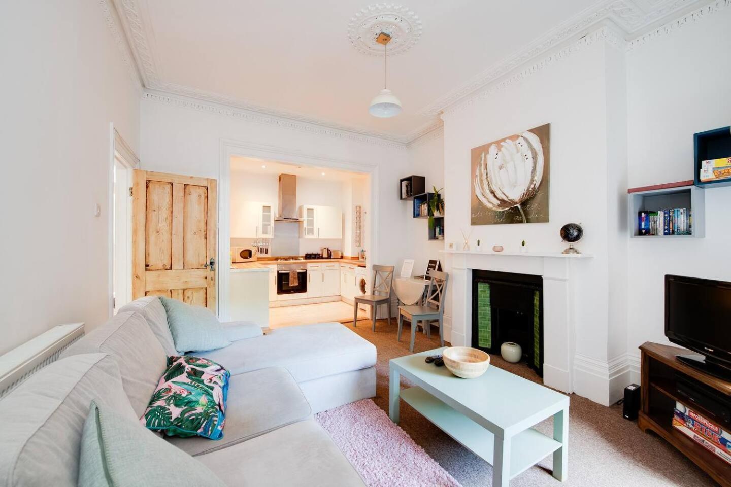 Family Friendly Flat Just Minutes From The Beach! Portsmouth Eksteriør bilde