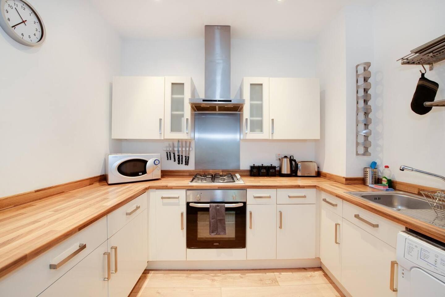 Family Friendly Flat Just Minutes From The Beach! Portsmouth Eksteriør bilde